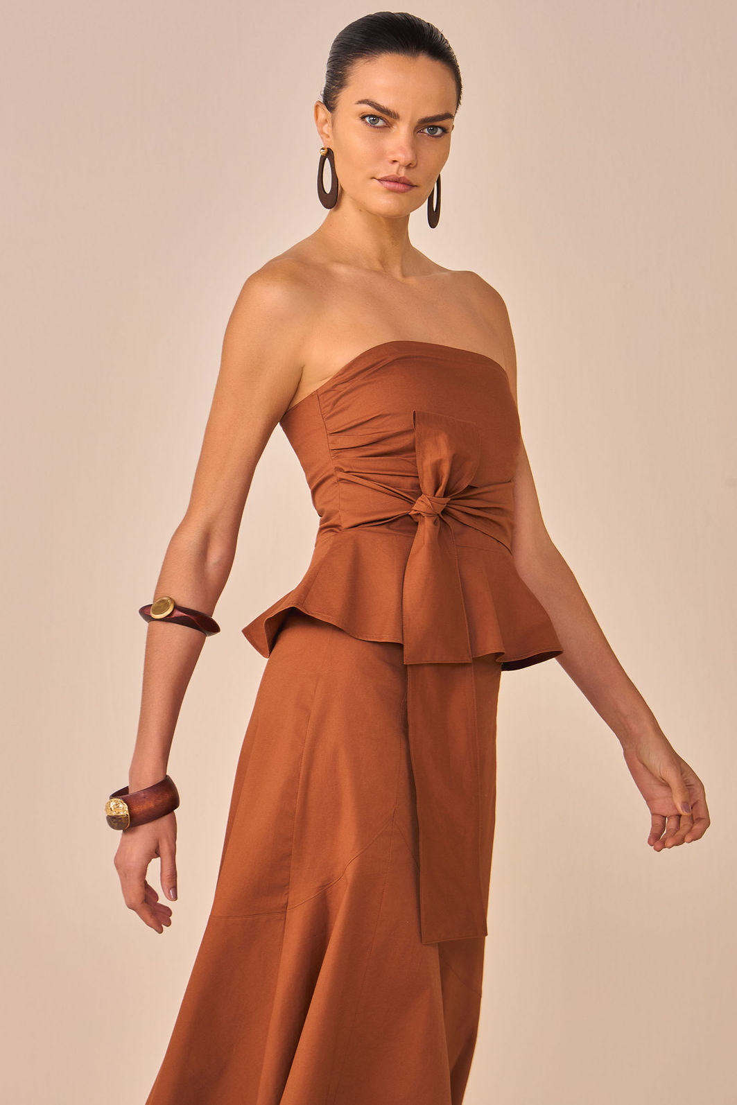 Saia maxi midi em tricoline premium com elastano. Acompanha shorts forro em malha 95629 Linzzi Saia maxi midi em tricoline premium com elastano. Acompanha shorts forro em malha 95629 Linzzi