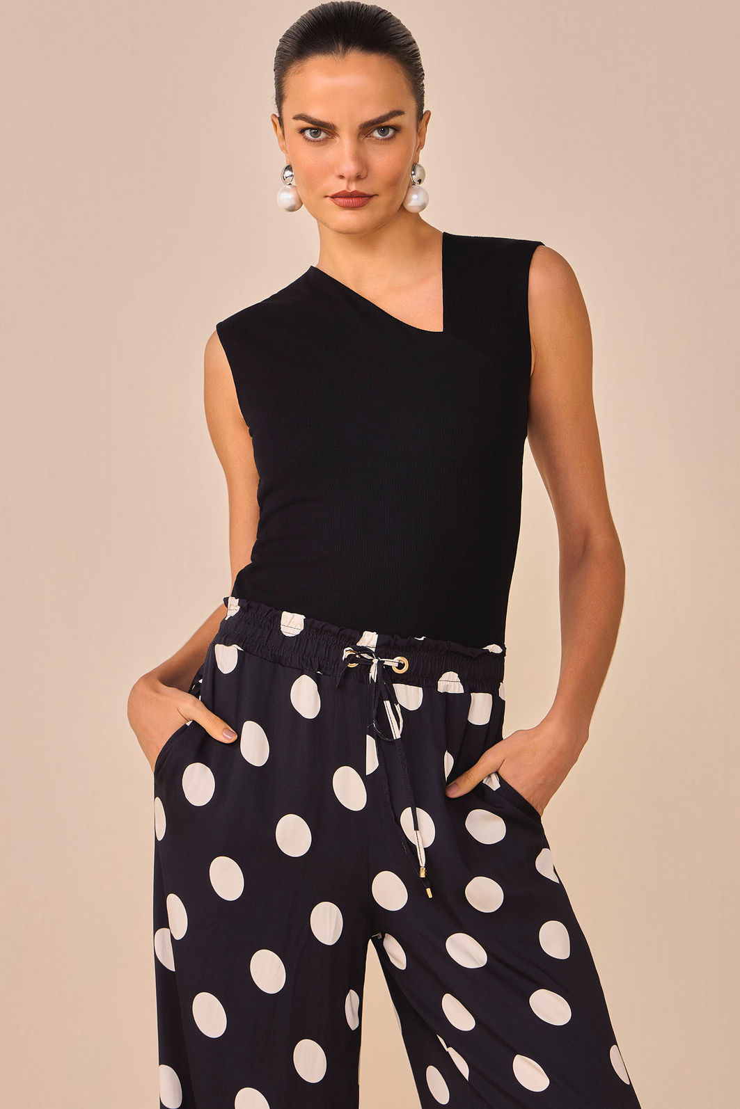Blusa assimétrica em malha canelada de viscose premium 94998 Linzzi Blusa assimétrica em malha canelada de viscose premium 94998 Linzzi