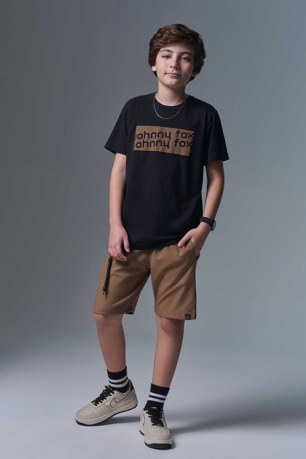 Conjunto de camiseta em meia malha e bermuda em cotton jeans com elastano 96850 Johnny Fox Teen Menino Conjunto de camiseta em meia malha e bermuda em cotton jeans com elastano 96850 Johnny Fox Teen Menino