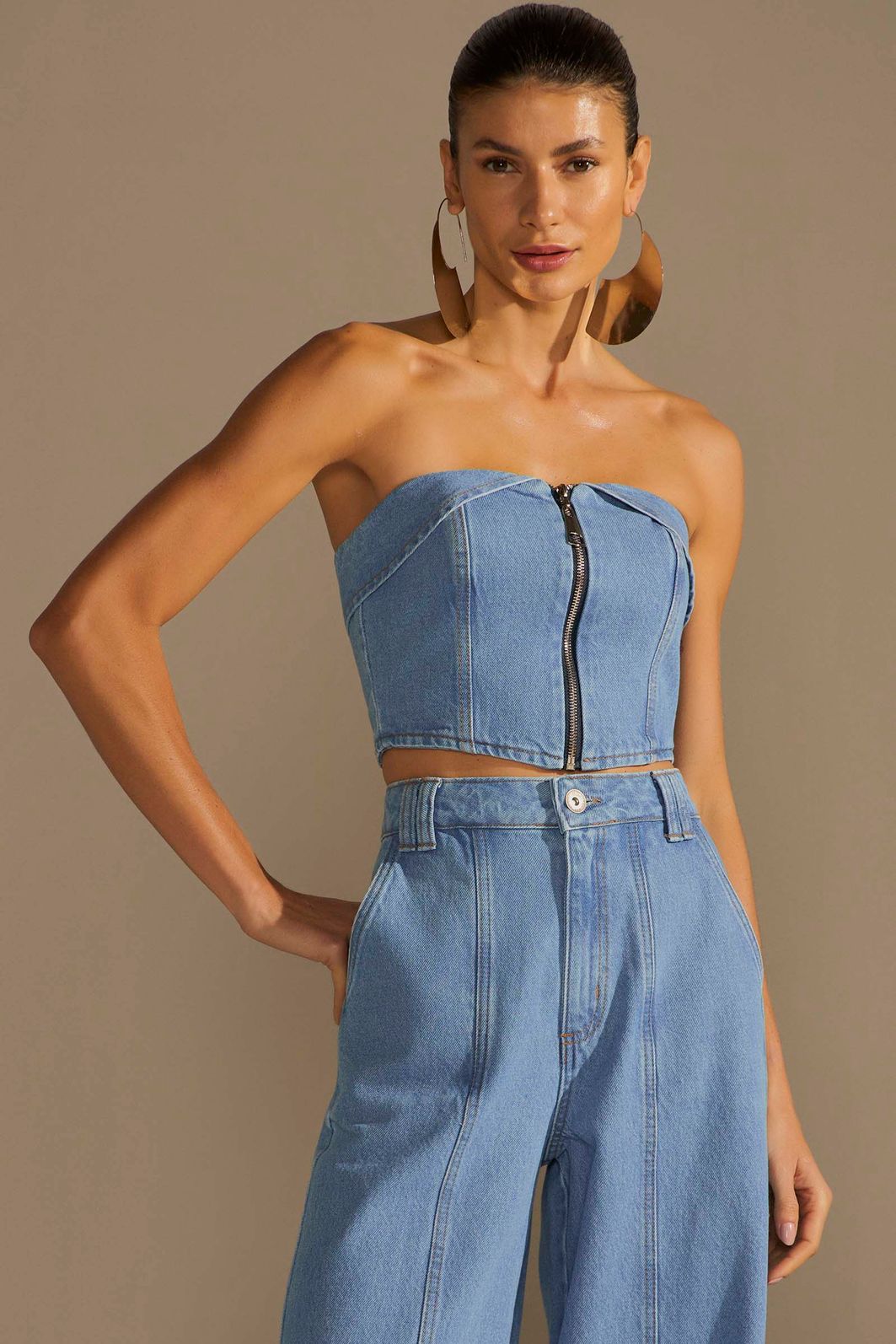 Blusa sem alça em denim 94987 Linzzi Blusa sem alça em denim 94987 Linzzi