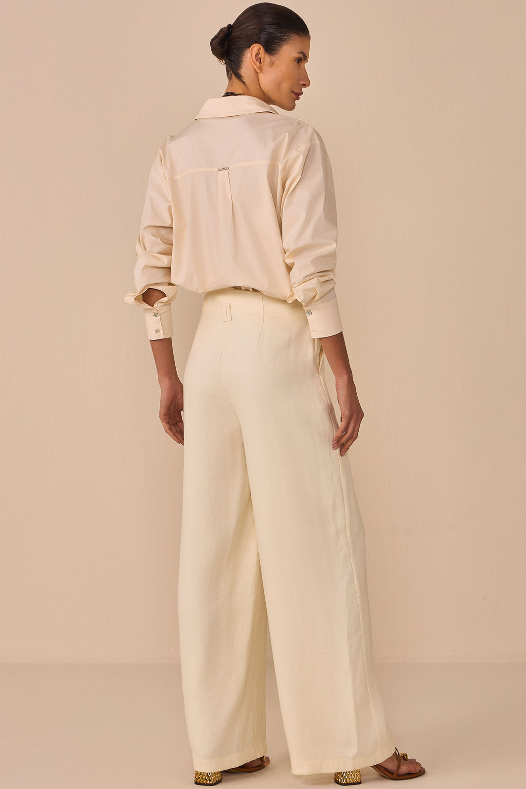Calça pantalona em crepe alfaiataria 96181 Linzzi Calça pantalona em crepe alfaiataria 96181 Linzzi