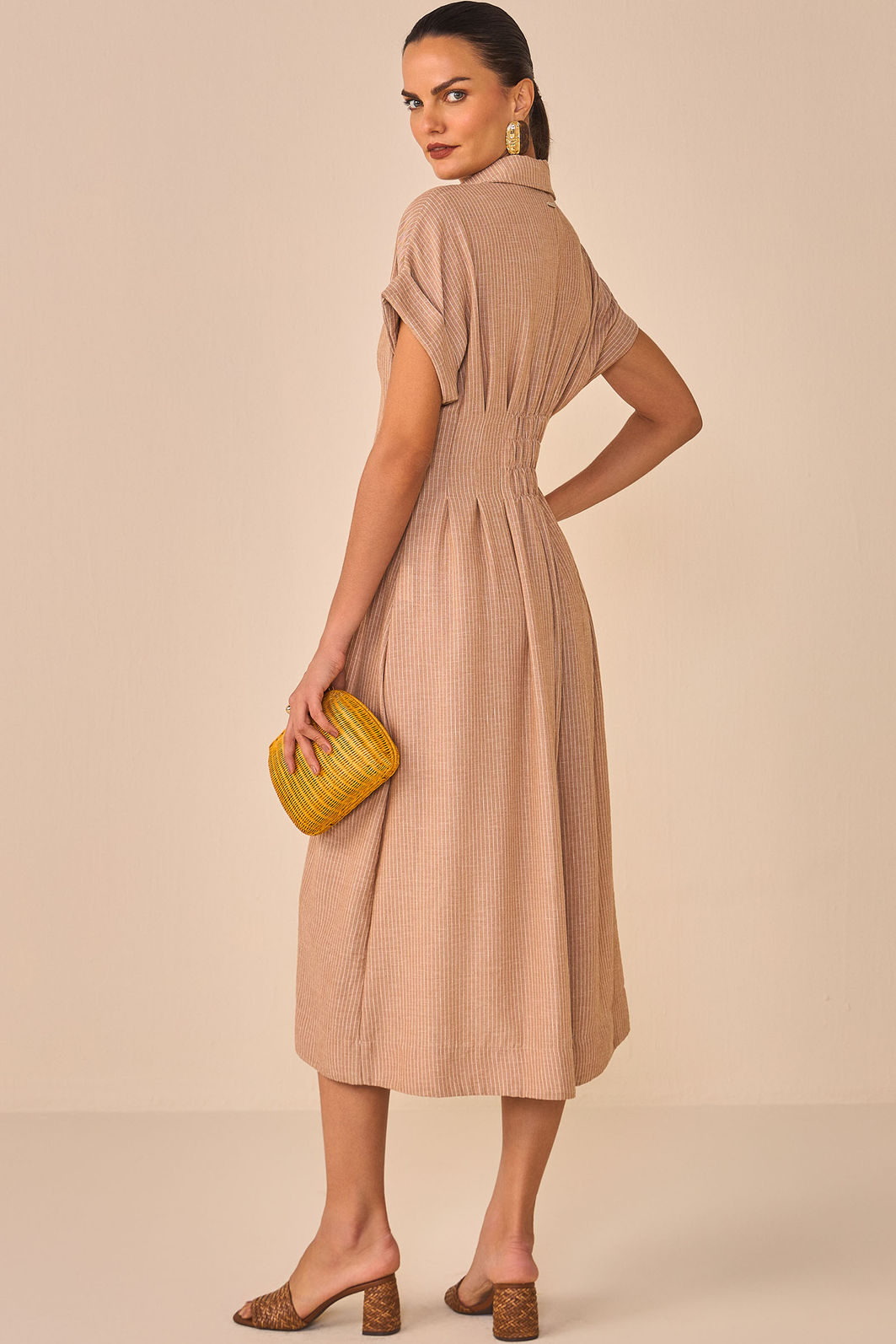 Vestido chemise maxi midi em blend de linho listrado 95849 Linzzi