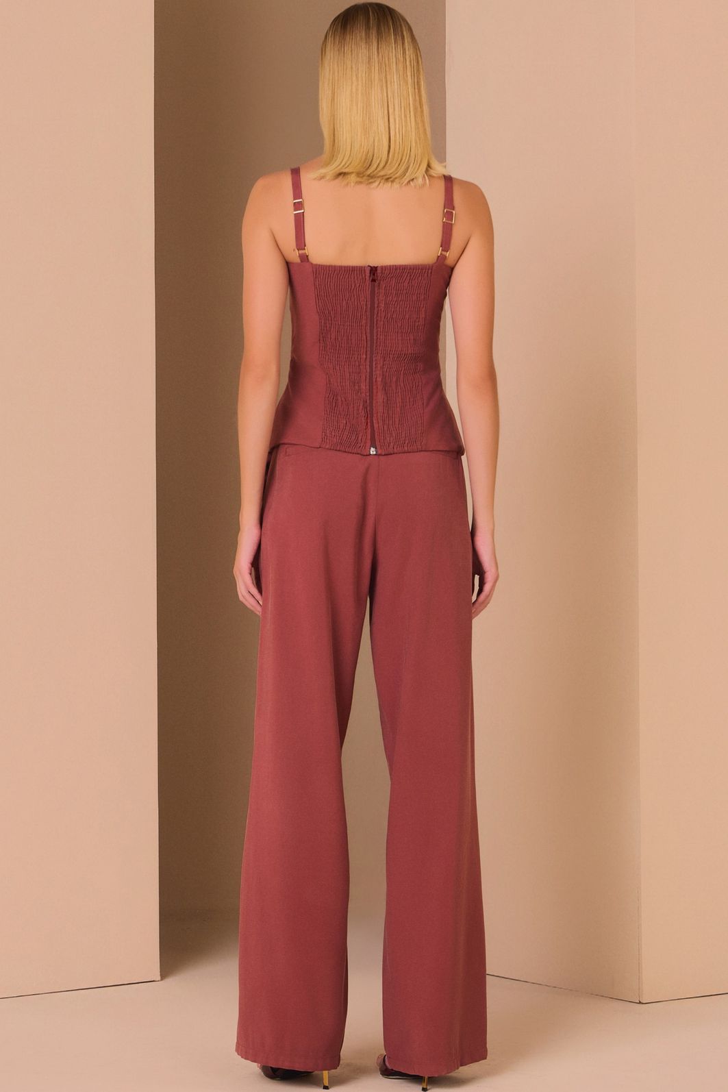 Calça reta em tecido alfaiataria peach touch 97740 Linzzi Calça reta em tecido alfaiataria peach touch 97740 Linzzi