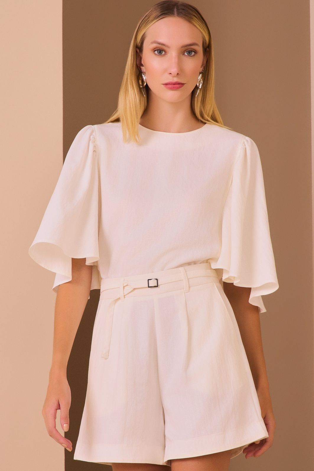 Blusa em tecido premium alfaiataria de viscose 98100 Linzzi Blusa em tecido premium alfaiataria de viscose 98100 Linzzi