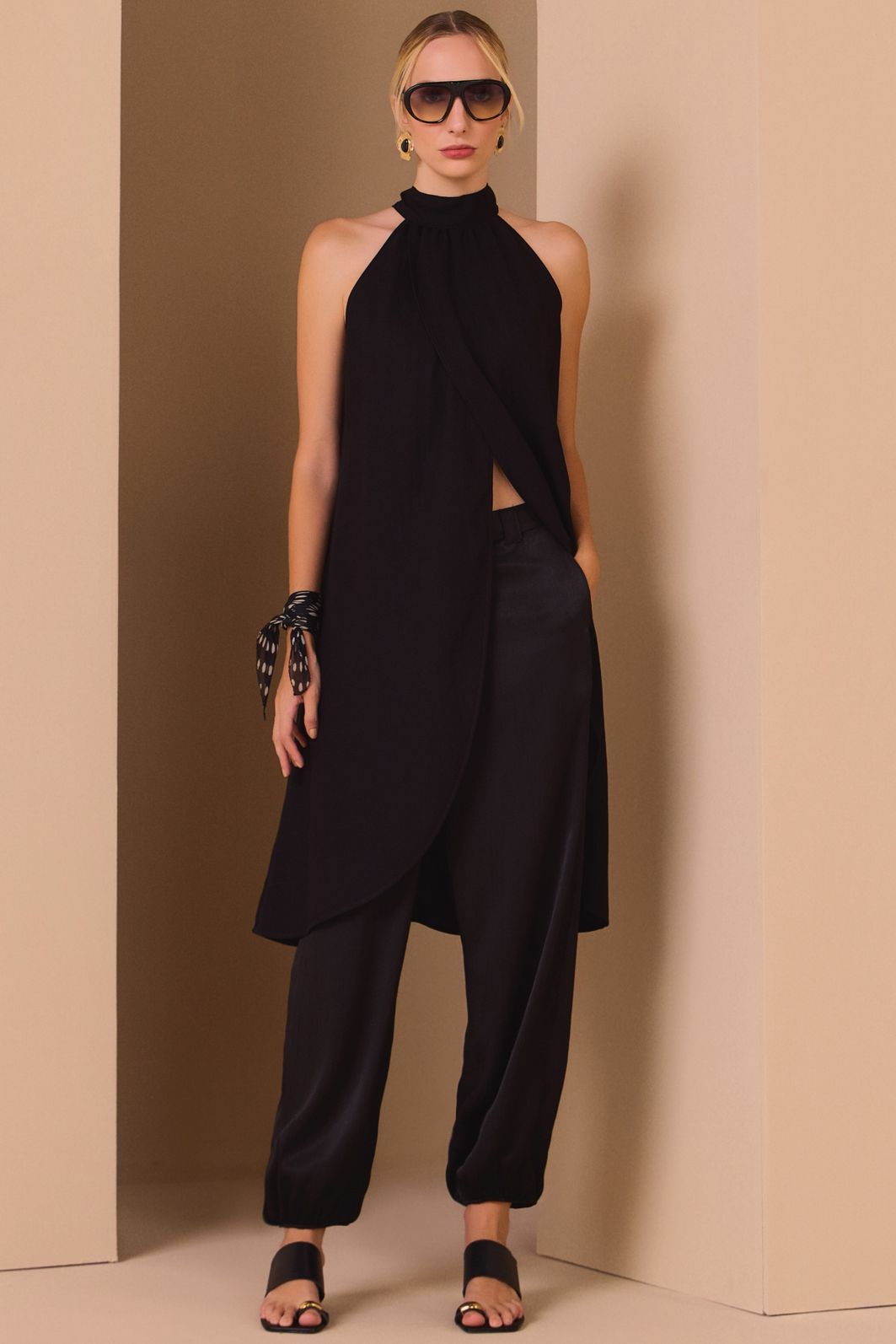 Calça oásis em crepe acetinado de viscose texturizado 99043 Linzzi Calça oásis em crepe acetinado de viscose texturizado 99043 Linzzi
