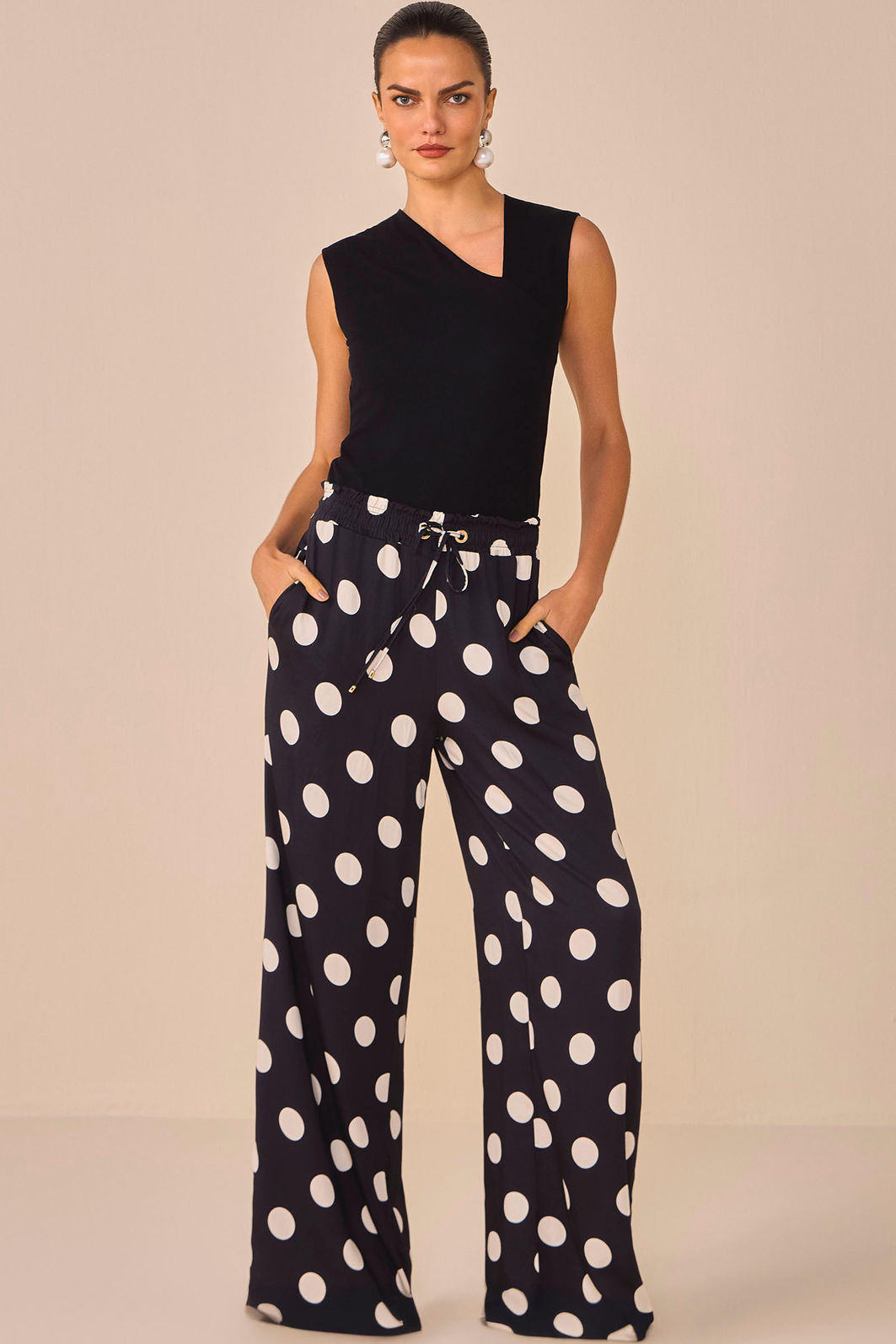 Blusa assimétrica em malha canelada de viscose premium 94998 Linzzi Blusa assimétrica em malha canelada de viscose premium 94998 Linzzi