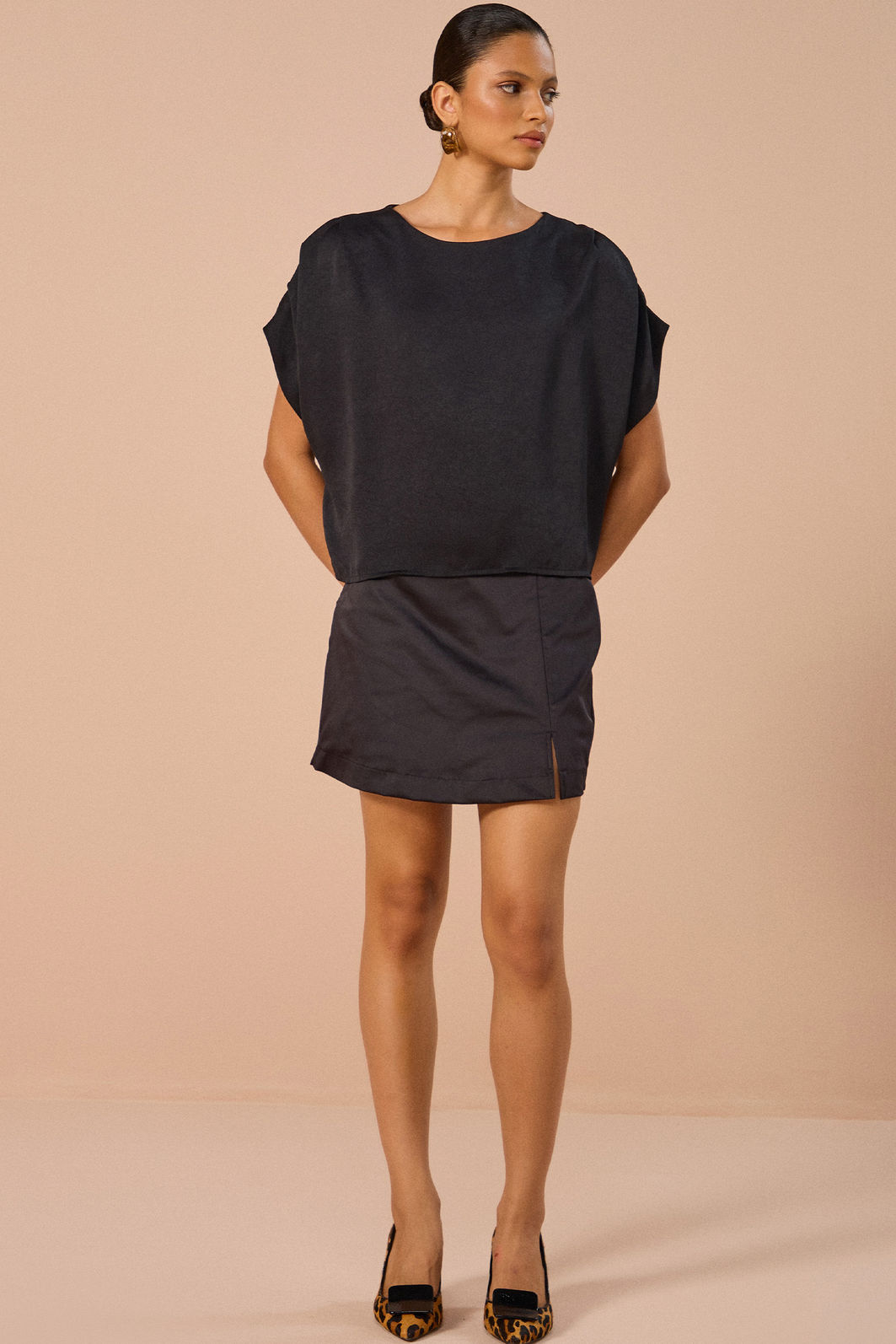 Shorts saia em sarja acetinada 83496 Linzzi Shorts saia em sarja acetinada 83496 Linzzi