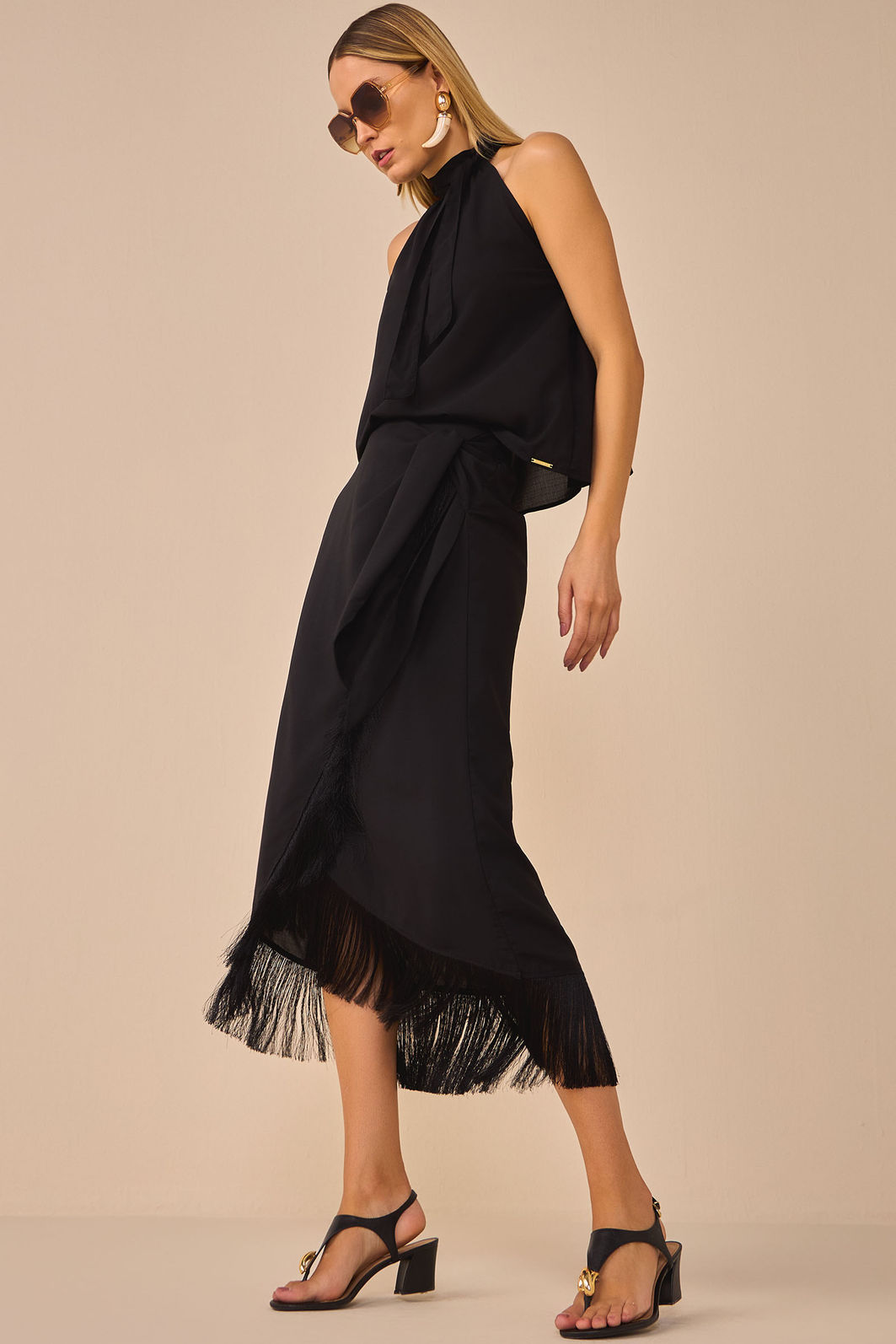 Saia maxi midi em chiffon texturizado com aplicação de franjas 96826 Linzzi Saia maxi midi em chiffon texturizado com aplicação de franjas 96826 Linzzi