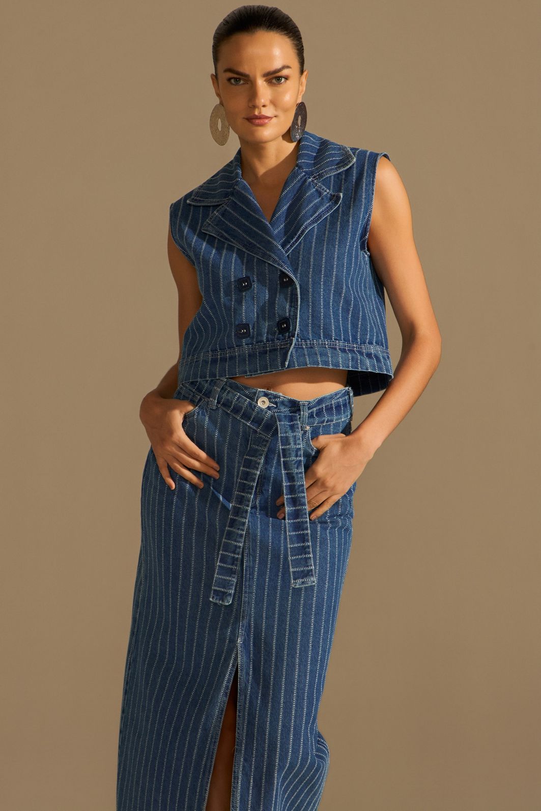 Saia midi em denim listrado 94450 Linzzi Saia midi em denim listrado 94450 Linzzi