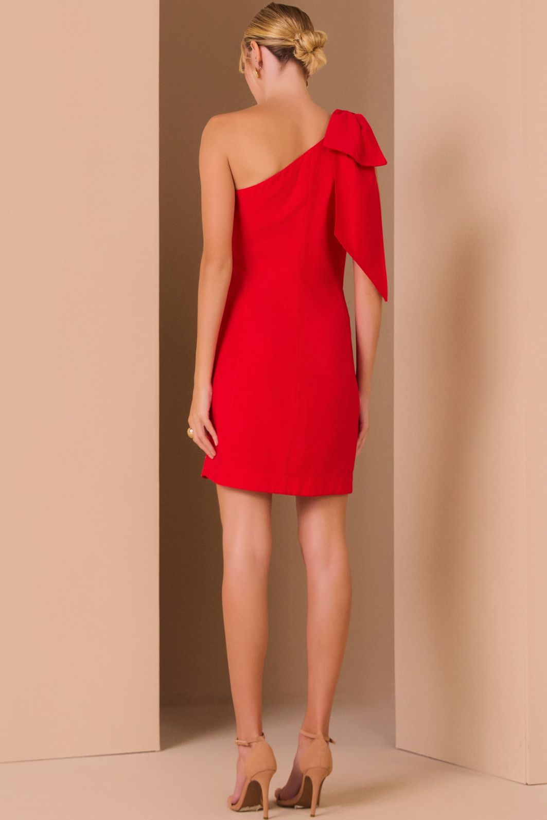 Vestido assimétrico em tecido alfaiataria premium 99287 Linzzi Vestido assimétrico em tecido alfaiataria premium 99287 Linzzi