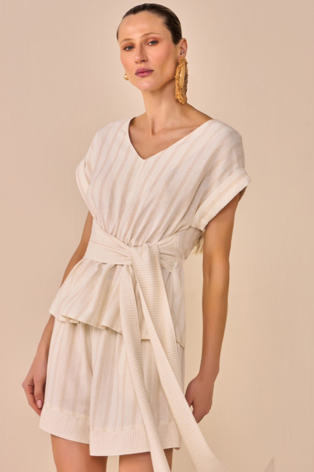 Blusa com amarração em blend de linho listrado 94726 Linzzi