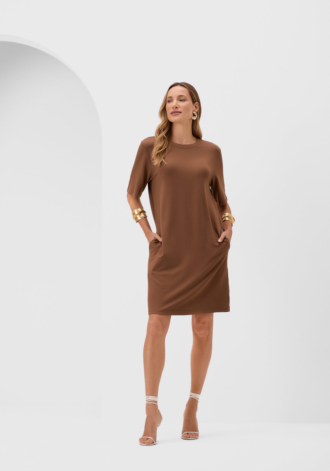 Vestido Curto Lunender Viscose Elastano Manga Curta Liso com Bolso Preto Vestido Curto Lunender Viscose Elastano Manga Curta Liso com Bolso Preto