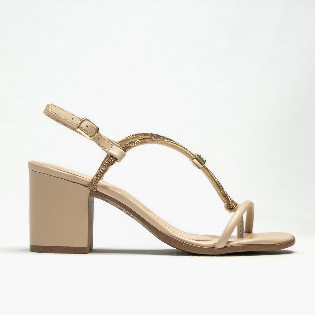 Sandália Ramarim Tira Strass Ajustável Vazada Salto Médio Grosso Fechamento Fivela Nude Sandália Ramarim Tira Strass Ajustável Vazada Salto Médio Grosso Fechamento Fivela Nude