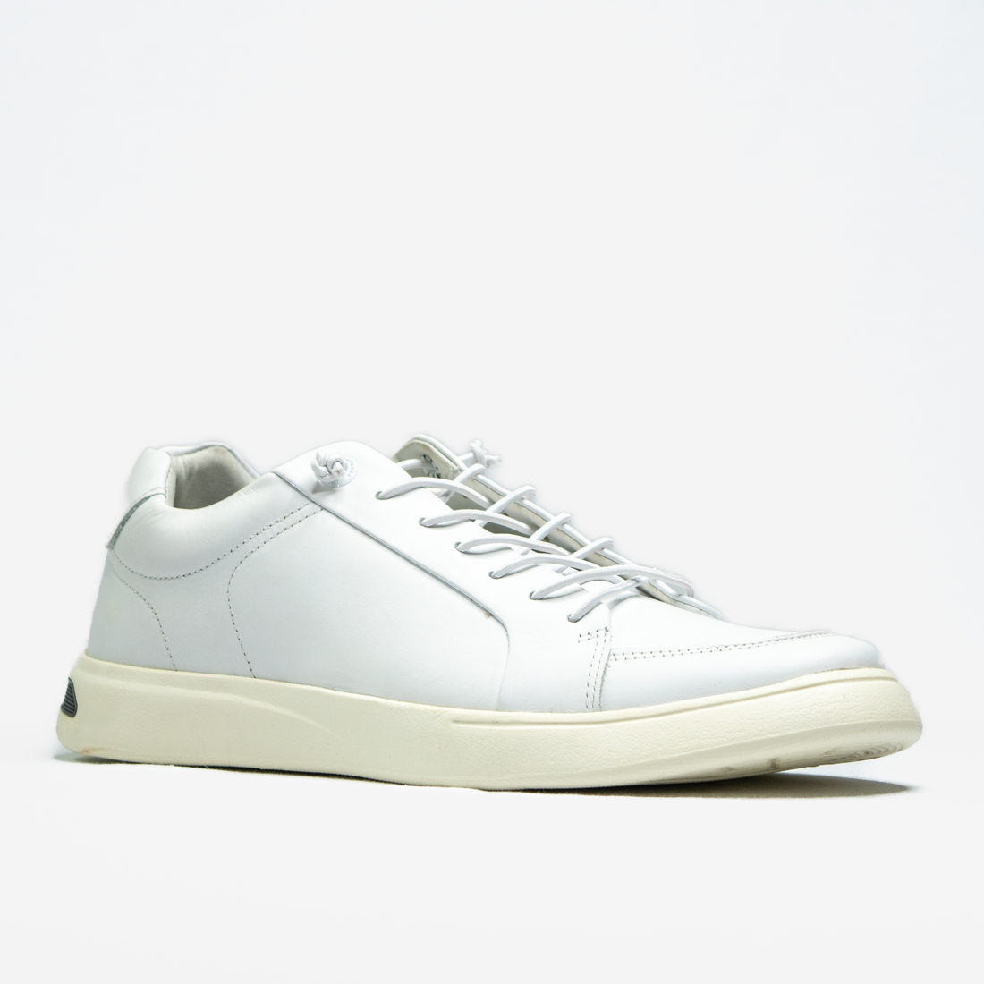 Sapatênis Slip-On Ferracini 24h Couro Tecnologia Fly Levte Cadarço Elástico Detalhe Pesponto Branco Sapatênis Slip-On Ferracini 24h Couro Tecnologia Fly Levte Cadarço Elástico Detalhe Pesponto Branco