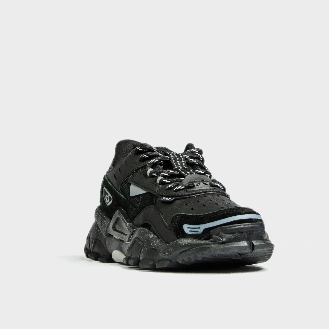 Tênis Chunky Qix Trek Recortes Camurça Detalhe Microperfuros Solado Tratorado Acompanha Sacola Preto