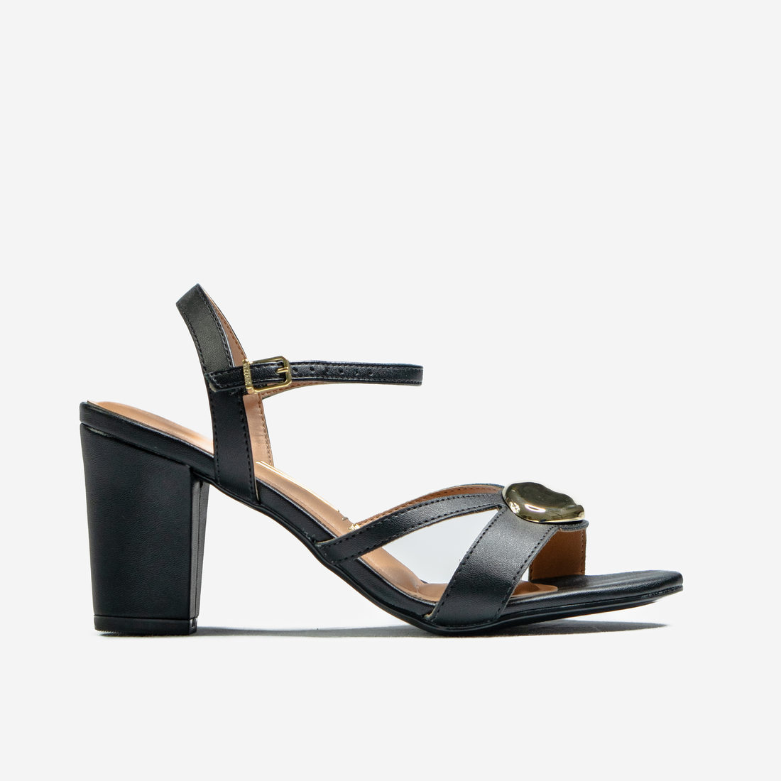 Sandália Vizzano Tiras Transpassada Detalhe Metal Fechamento Fivela Salto Alto Grosso Preto Sandália Vizzano Tiras Transpassada Detalhe Metal Fechamento Fivela Salto Alto Grosso Preto