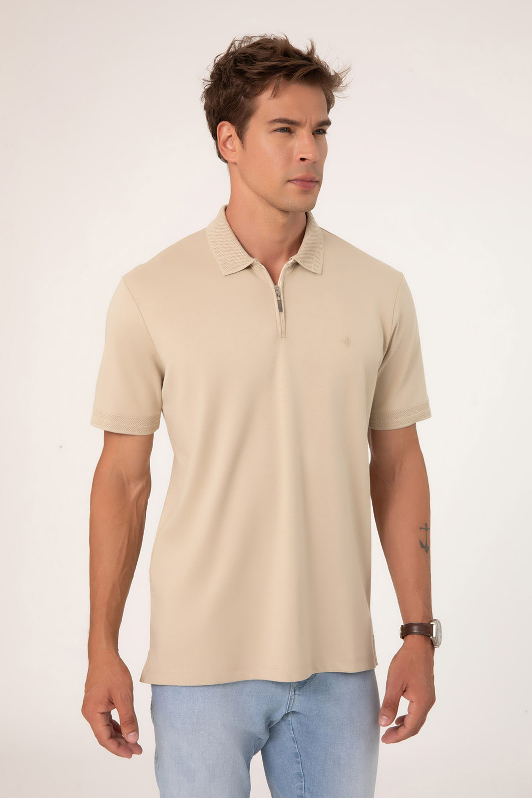 Camisa Polo Dlz Algodão Gola Colarinho Ribana Trabalhada Detalhe Zíper Manga Curta Lisa Aplicação Lo Camisa Polo Dlz Algodão Gola Colarinho Ribana Trabalhada Detalhe Zíper Manga Curta Lisa Aplicação Lo