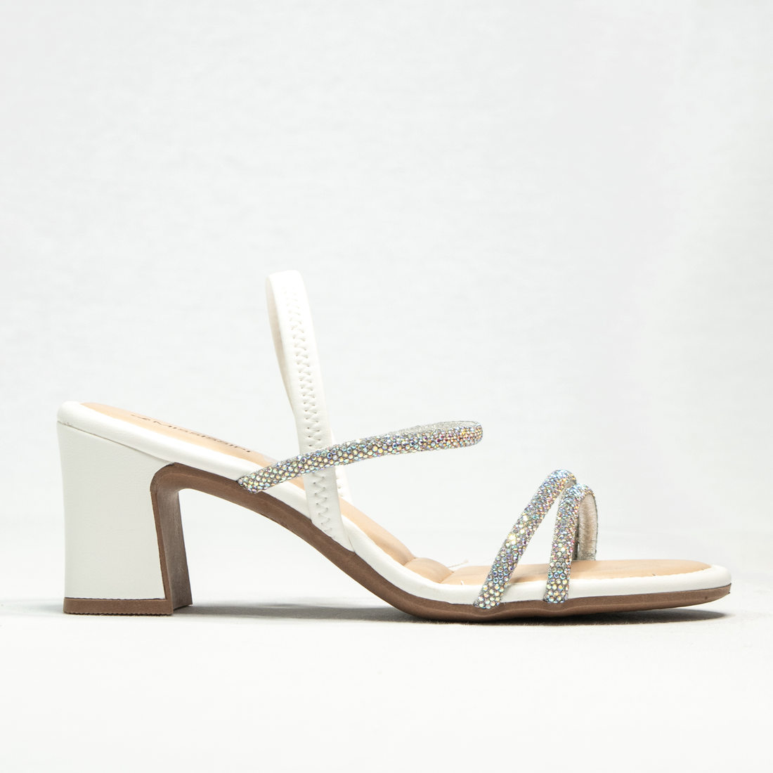Sandália Mississipi Tiras Aplicação Strass Posterior Elástico Salto Médio Grosso Branco Sandália Mississipi Tiras Aplicação Strass Posterior Elástico Salto Médio Grosso Branco