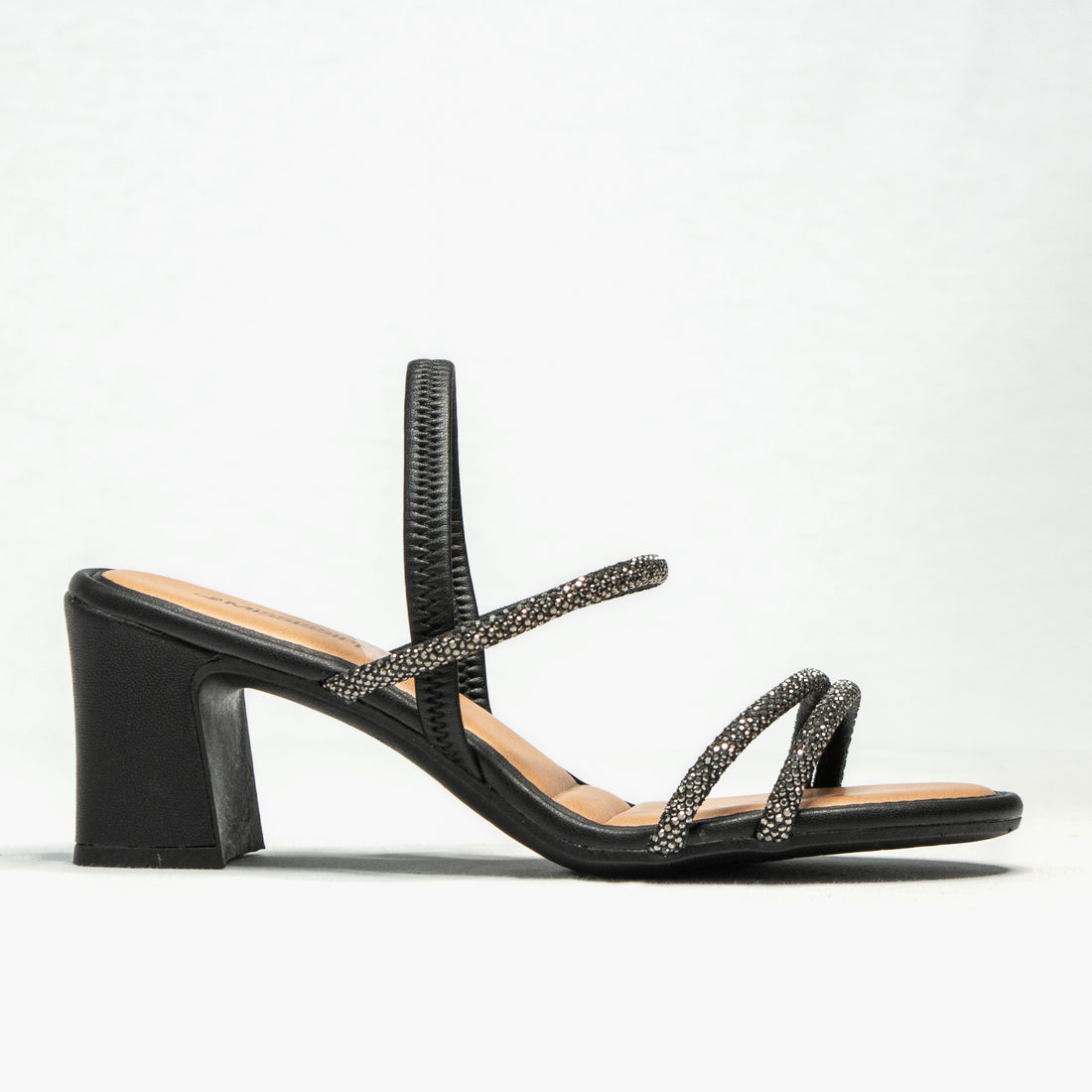 Sandália Mississipi Tiras Aplicação Strass Posterior Elástico Salto Médio Grosso Preto Sandália Mississipi Tiras Aplicação Strass Posterior Elástico Salto Médio Grosso Preto