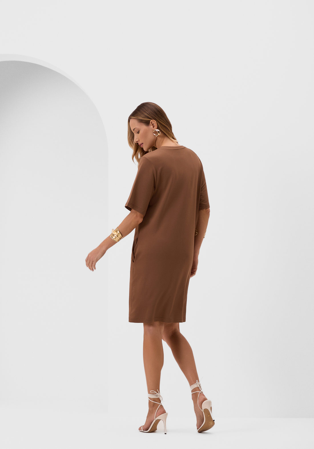 Vestido Curto Lunender Viscose Elastano Manga Curta Liso com Bolso Preto Vestido Curto Lunender Viscose Elastano Manga Curta Liso com Bolso Preto