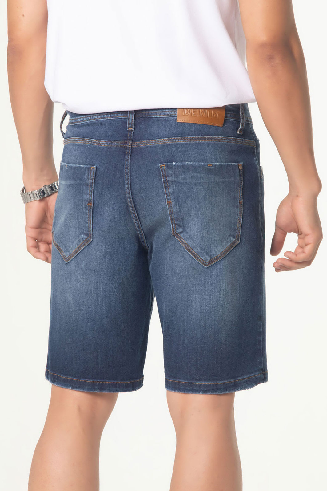 Bermuda Dlz Jeans Algodão Lisa com Bolso Secreto Metal Logo Azul Escuro Bermuda Dlz Jeans Algodão Lisa com Bolso Secreto Metal Logo Azul Escuro