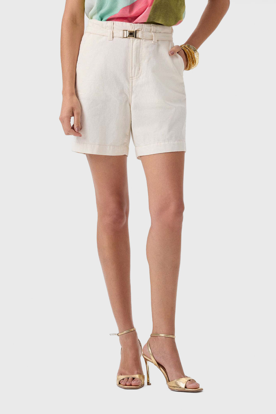 Short Flor de Lis Algodão Bolso Faca Liso Acompanha Cinto Bege