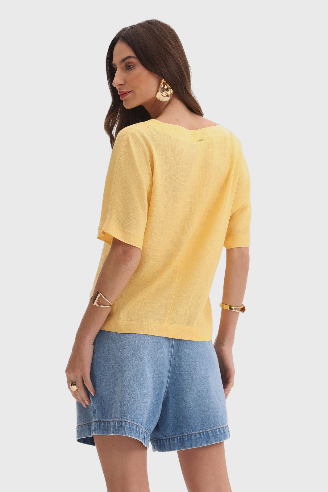 Blusa Flor de Lis Viscose Linho Decote V Manga Curta Lisa Amarelo