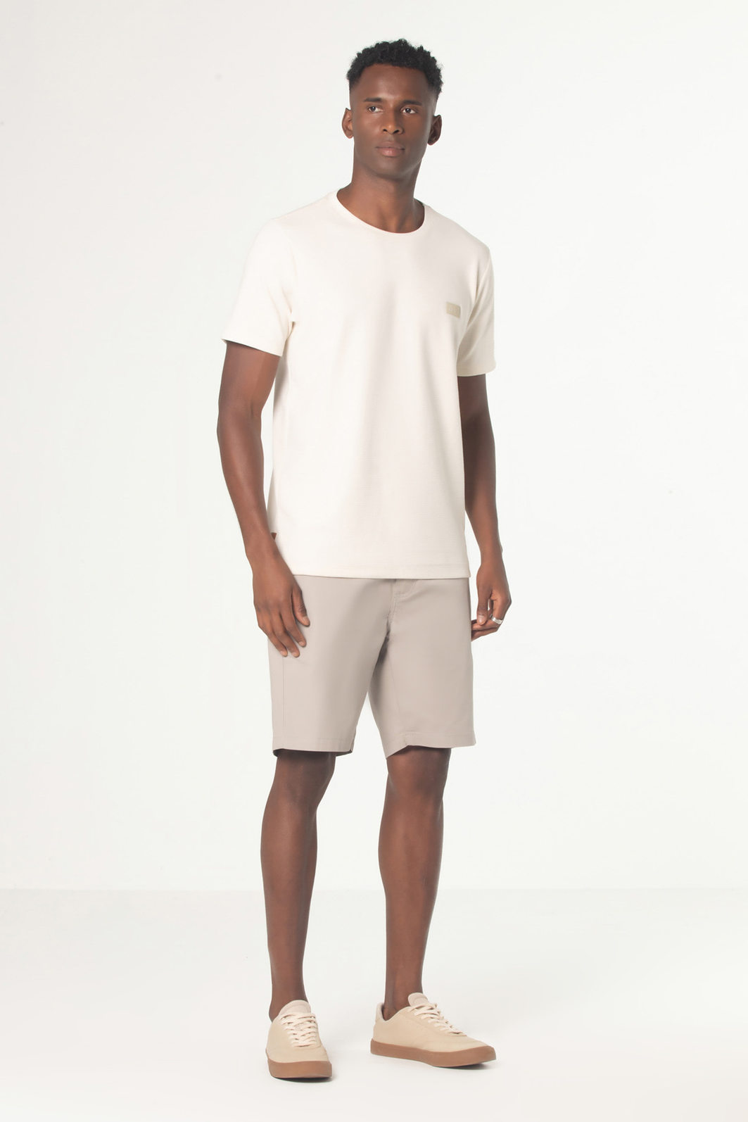 Bermuda Dlz Chino Algodão Lisa Aplicação Bordado Logo Bolso Faca Cinza Bermuda Dlz Chino Algodão Lisa Aplicação Bordado Logo Bolso Faca Cinza