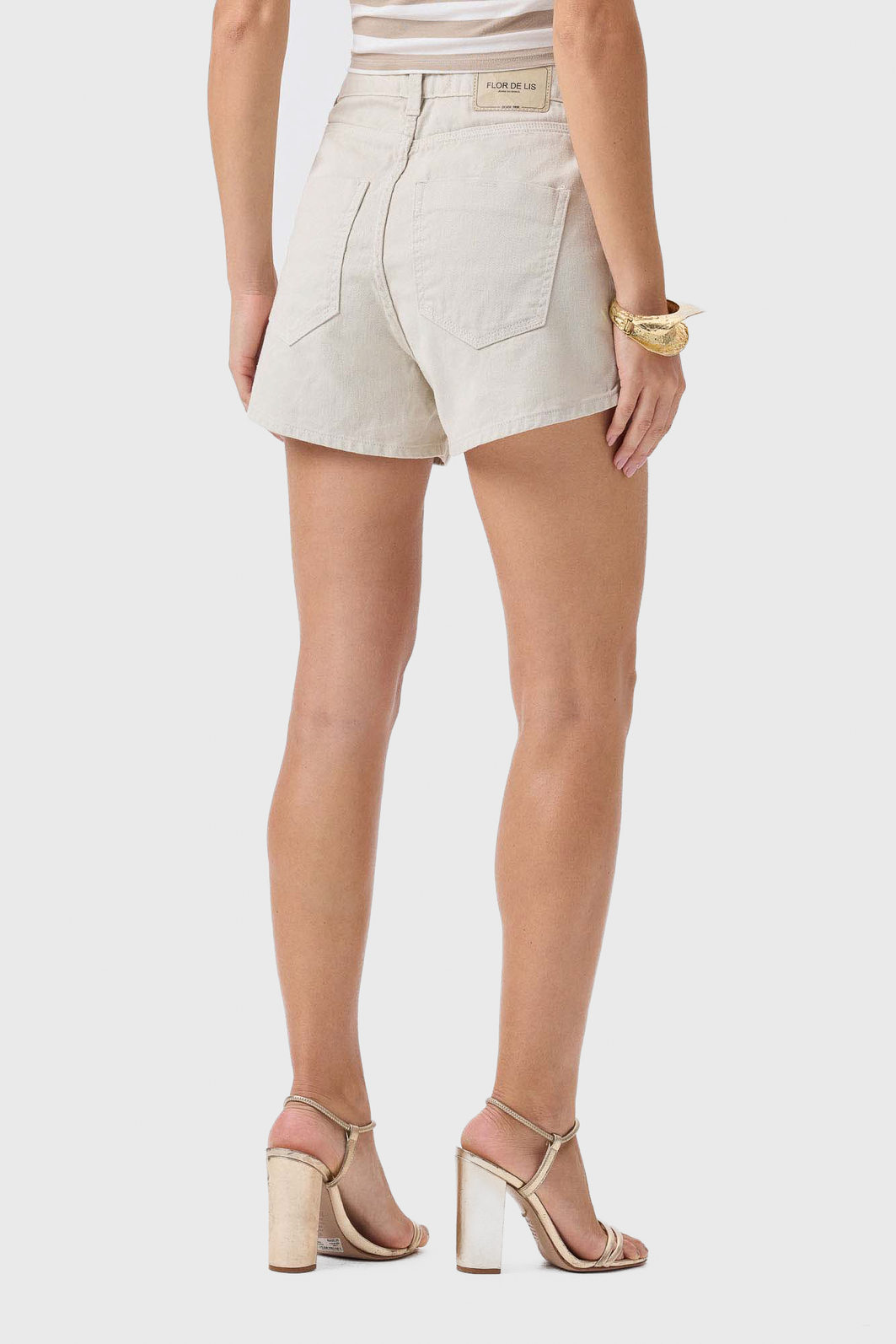 Short Flor de Lis Mom Algodão Liso com Bolso Bege