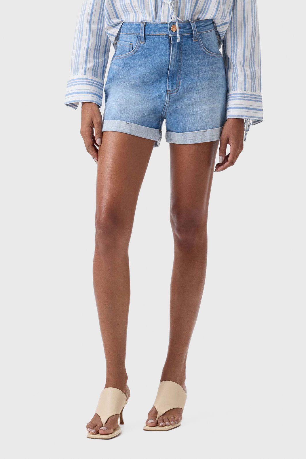 Short Jeans Flor de Lis Mom Algodão Elastano com Bolso Barra Dobrada Azul Médio