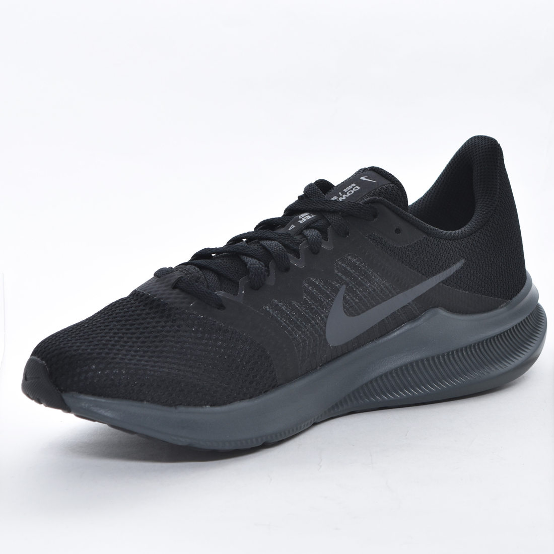 Tênis Nike Downshifter 11 Mesh com Recortes Tela Solado Trabalhado Aplicação Logo Preto Tênis Nike Downshifter 11 Mesh com Recortes Tela Solado Trabalhado Aplicação Logo Preto