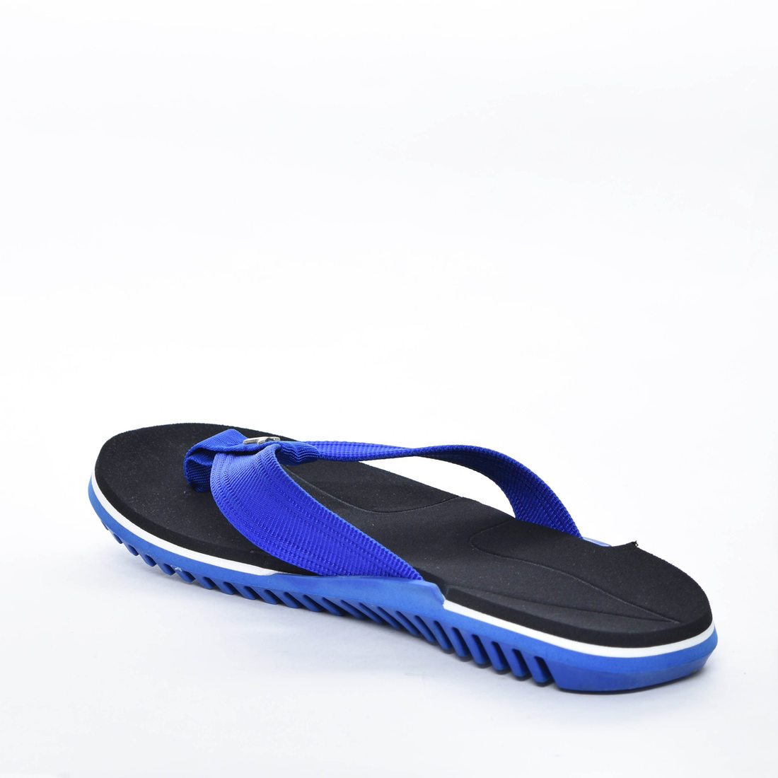 Chinelo Kenner Nk6 Tira Aplicação Metal Logo Solado Tratorado Preto e Azul Chinelo Kenner Nk6 Tira Aplicação Metal Logo Solado Tratorado Preto e Azul