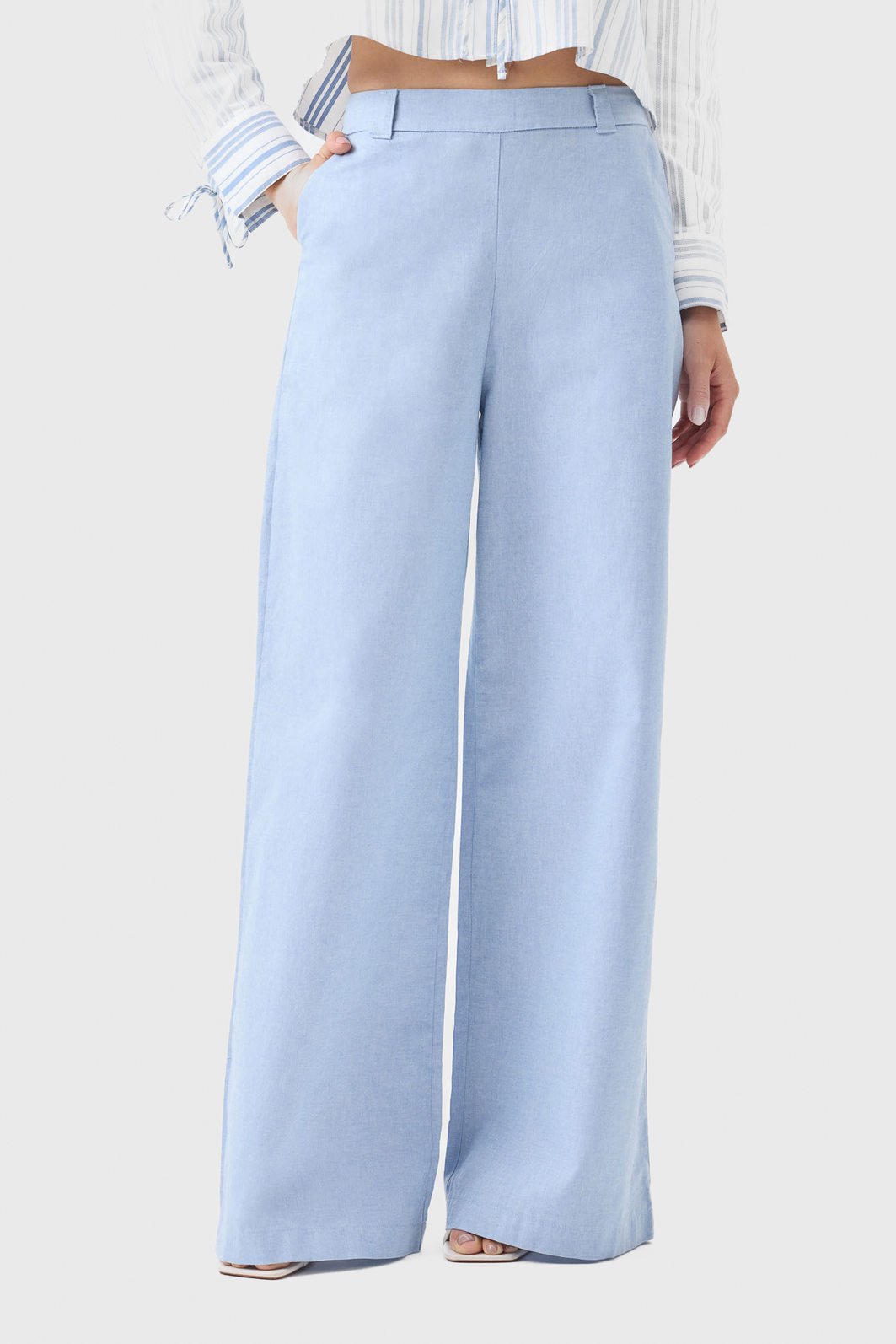 Calça Pantalona Flor de Algodão Lisa Bolso Faca Fechamento Zíper Lateral Azul Claro