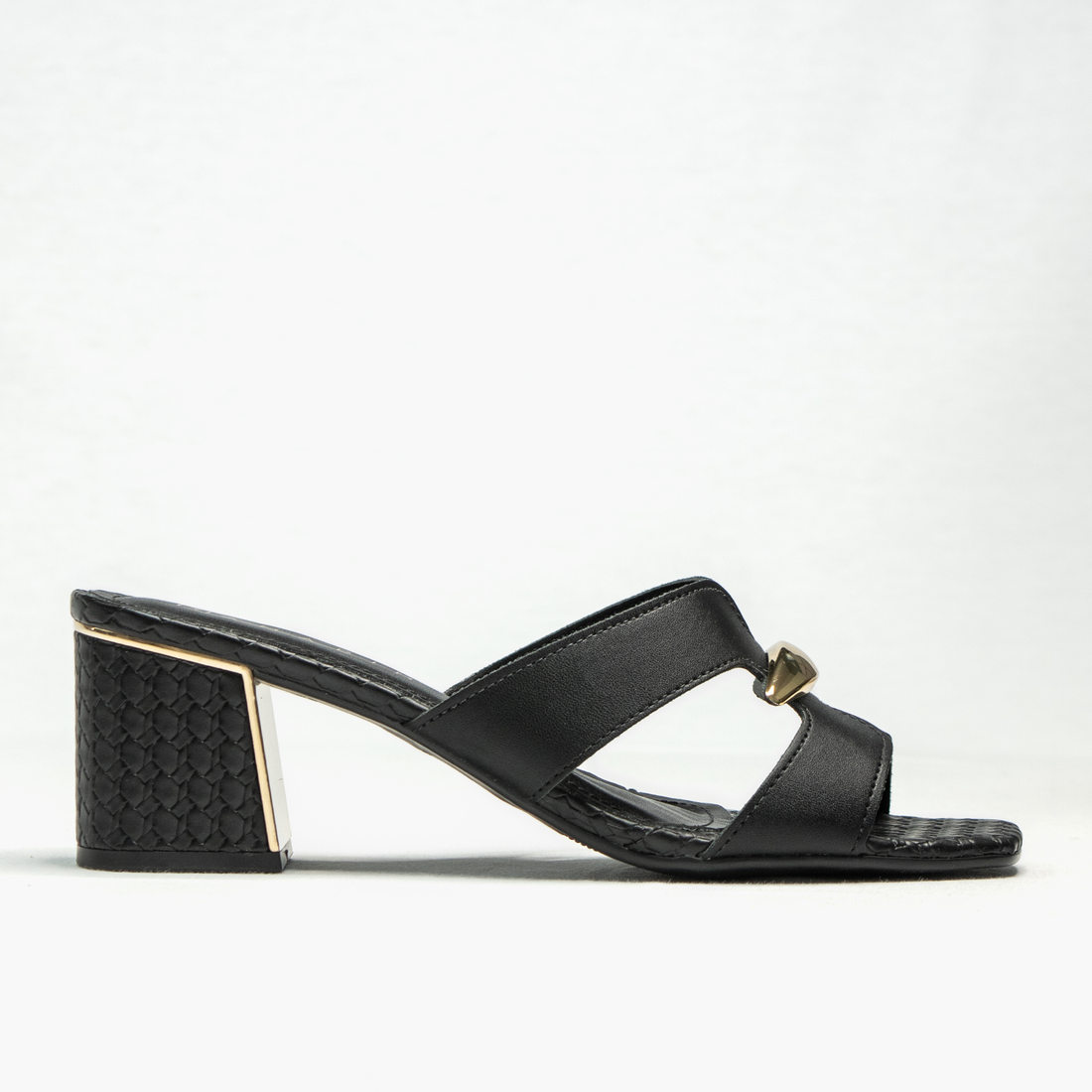 Tamanco Ramarim Cabedal Tira Geométrico Salto Baixo Texturizado Detalhe Metal Preto Tamanco Ramarim Cabedal Tira Geométrico Salto Baixo Texturizado Detalhe Metal Preto