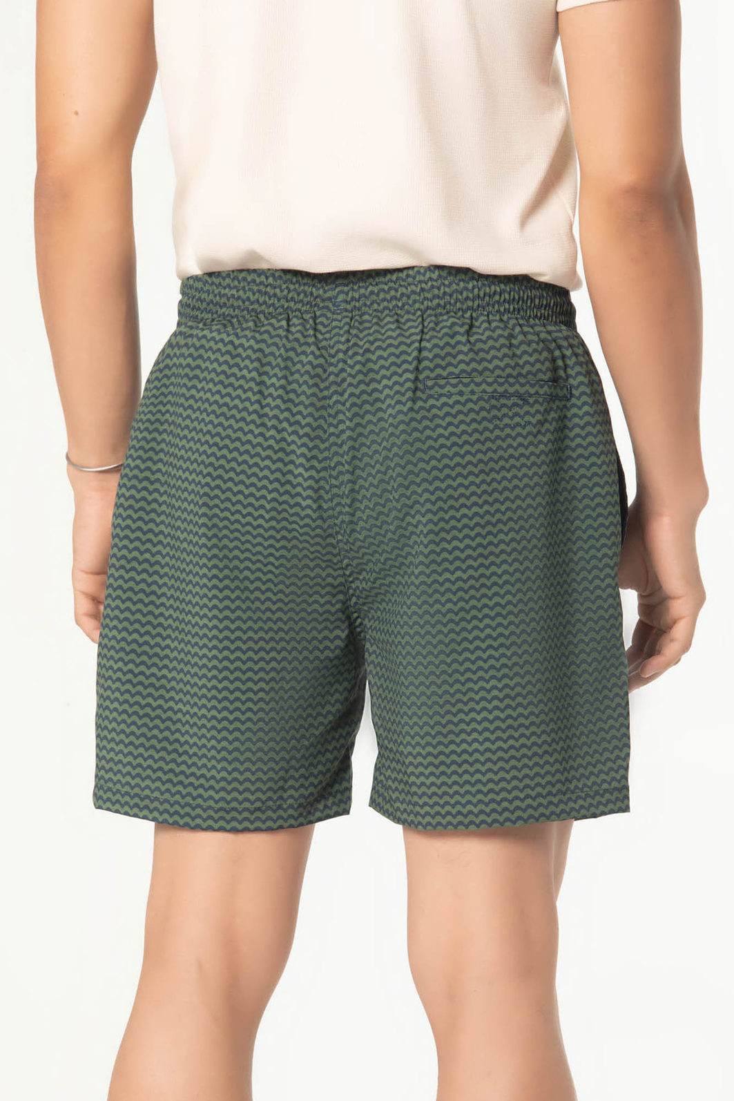 Short Banho Dlz Poliéster Cós Elástico com Amarração Estampa Geométrica Bolso Embutido Aplicação Log