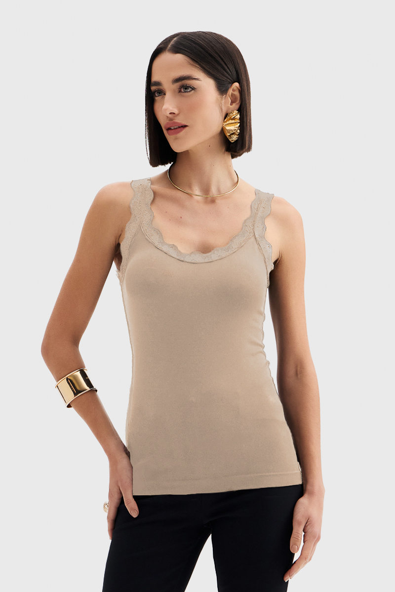 Blusa Regata Flor de Lis Poliamida Decote e Alça com Renda Lisa Nude Blusa Regata Flor de Lis Poliamida Decote e Alça com Renda Lisa Nude