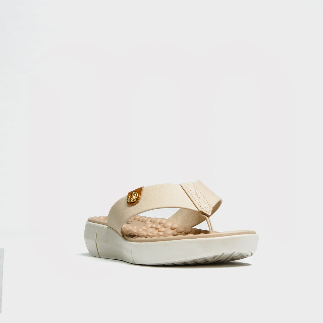 Tamanco Modare Ultra Conforto Palmilha Massageadora Cabedal Aplicação Metal Logo Salto Baixo Nude Tamanco Modare Ultra Conforto Palmilha Massageadora Cabedal Aplicação Metal Logo Salto Baixo Nude