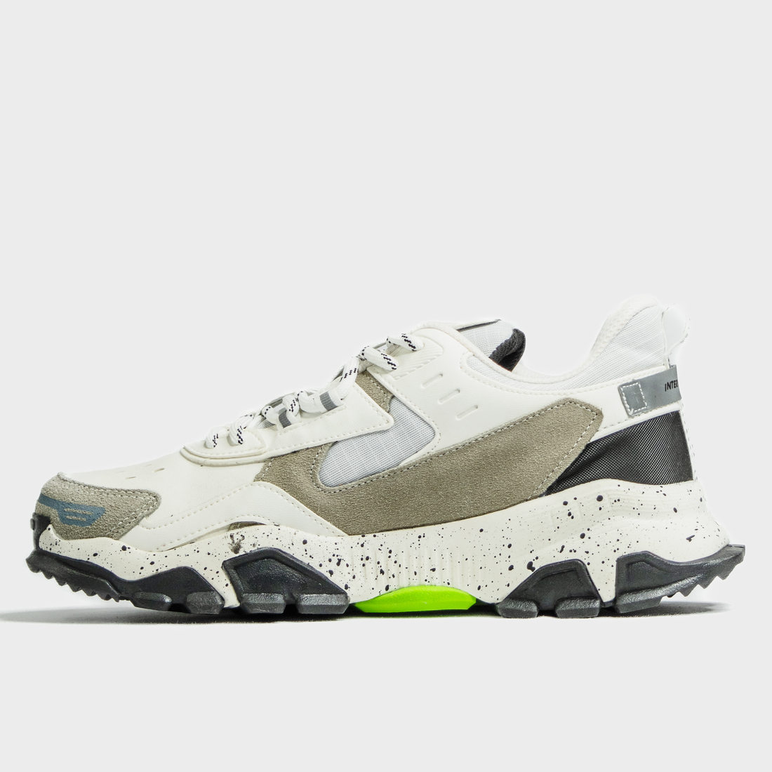 Tênis Chunky Qix Trek Recortes Camurça Detalhe Microperfuros Solado Tratorado Acompanha Sacola Branc