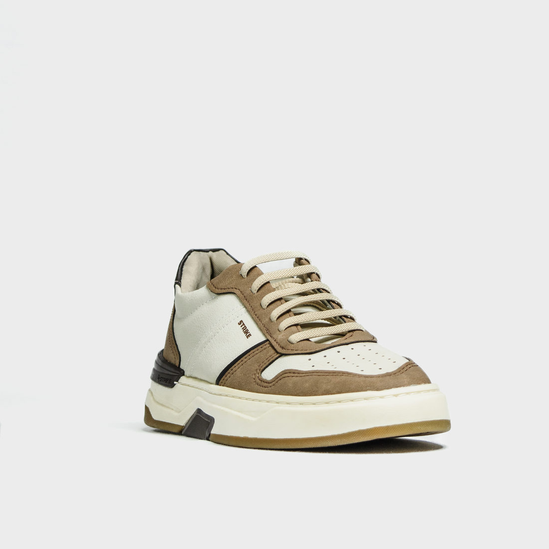 Tênis Strike Space Bicolor Cadarço Elástico Detalhe Microperfuros Solado Tratorado Bege