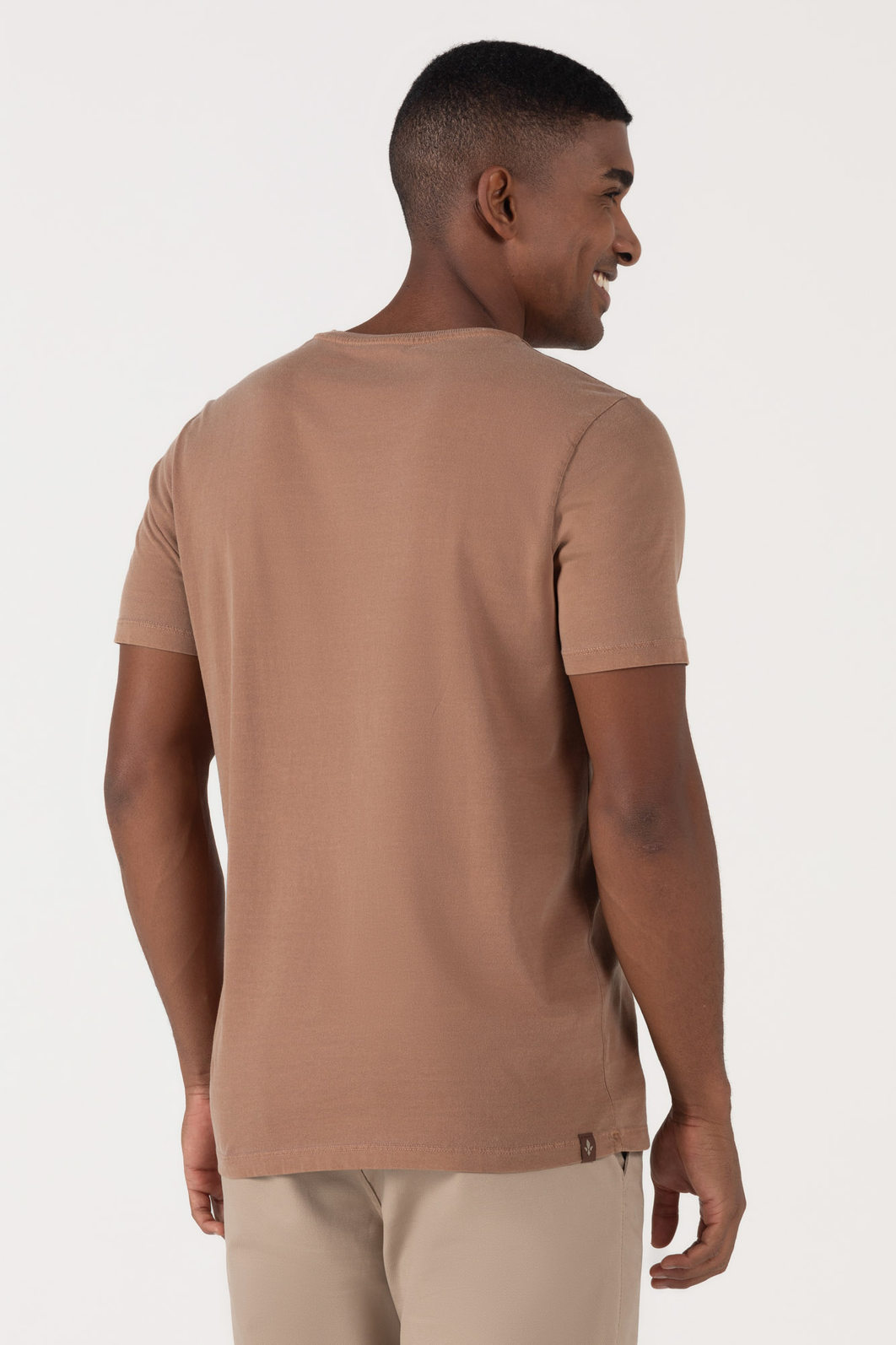 Camiseta Dlz Algodão Regular Manga Curta Estampa Escrita Logo Bege Camiseta Dlz Algodão Regular Manga Curta Estampa Escrita Logo Bege