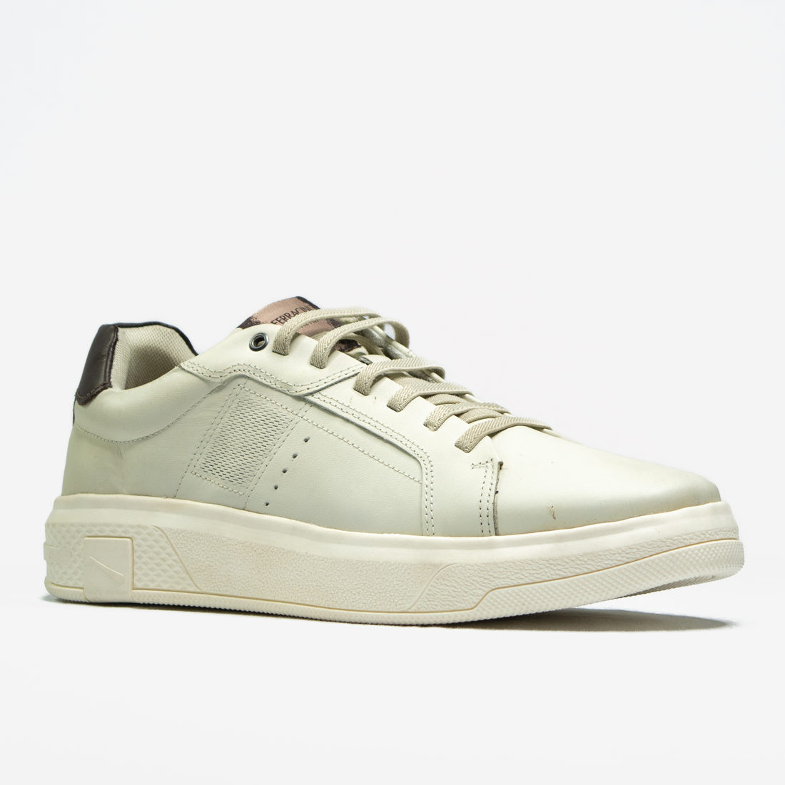 Sapatênis Ferracini Dream Couro Cadarço Elástico com Recortes Pesponto Solado Trabalhado Off White