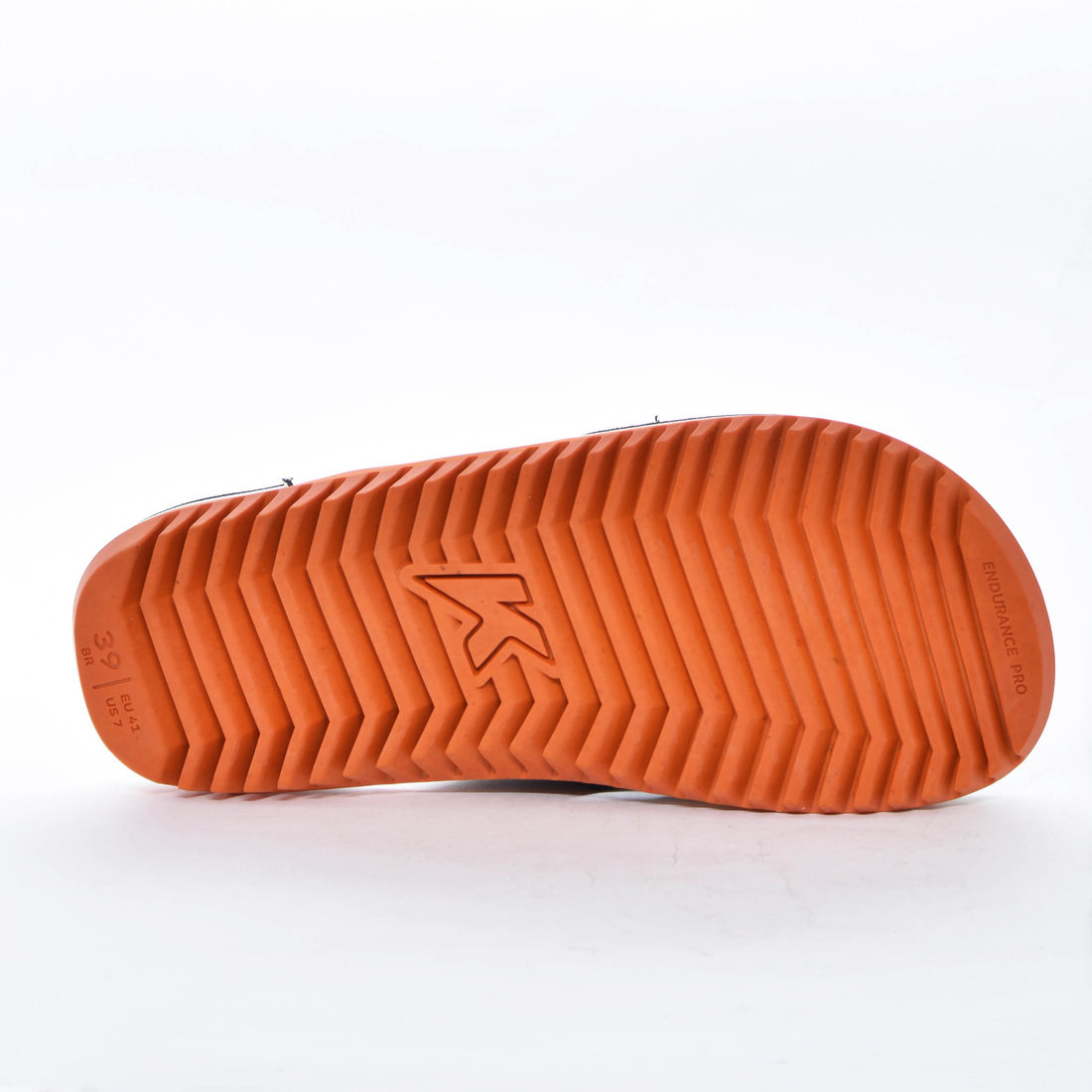 Chinelo Kenner Nk6 Tira Aplicação Metal Logo Solado Tratorado Preto e Laranja