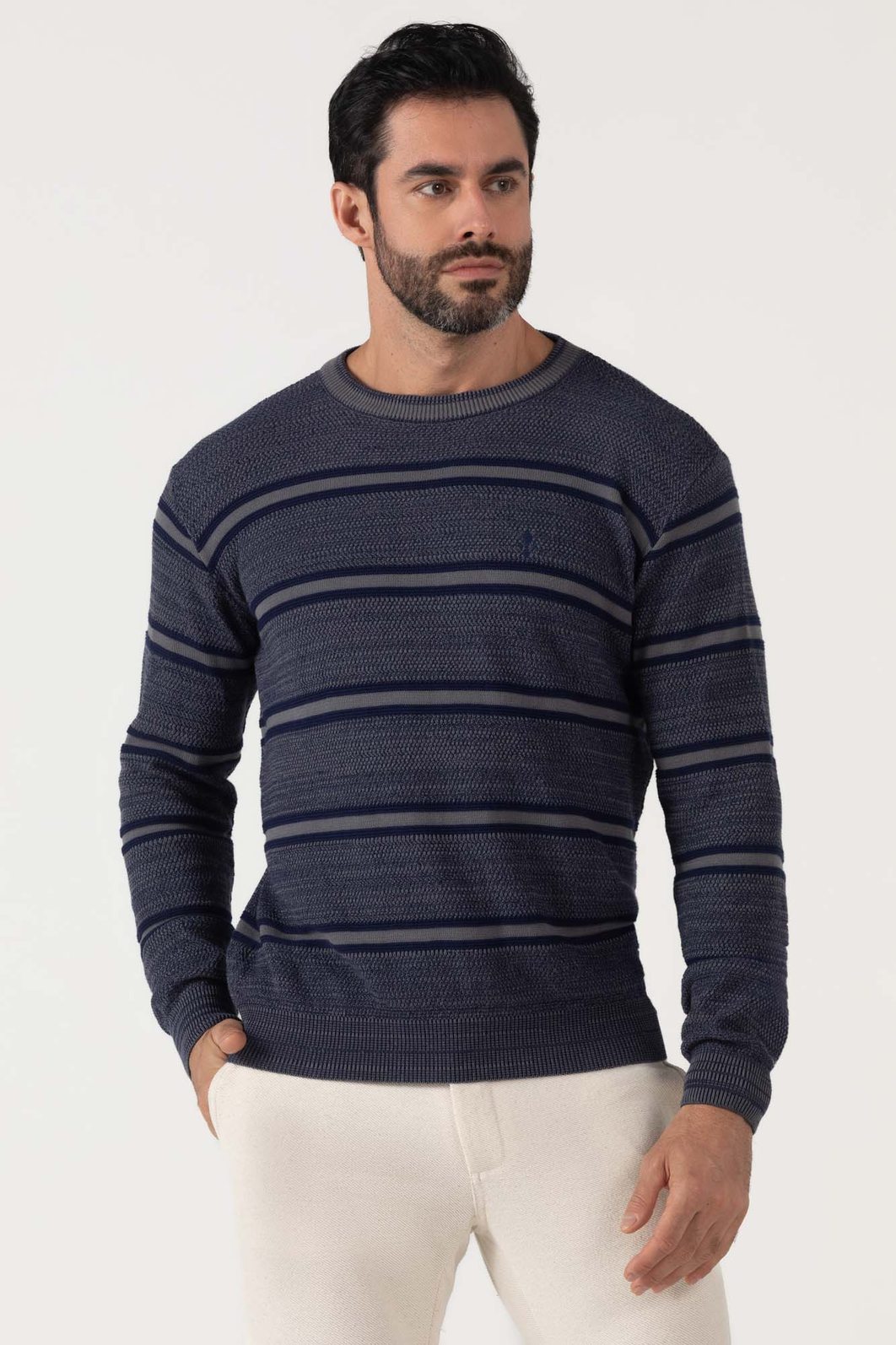 Blusa Suéter Dlz Tricô Algodão Estampa Listras Aplicação Logo Azul Blusa Suéter Dlz Tricô Algodão Estampa Listras Aplicação Logo Azul