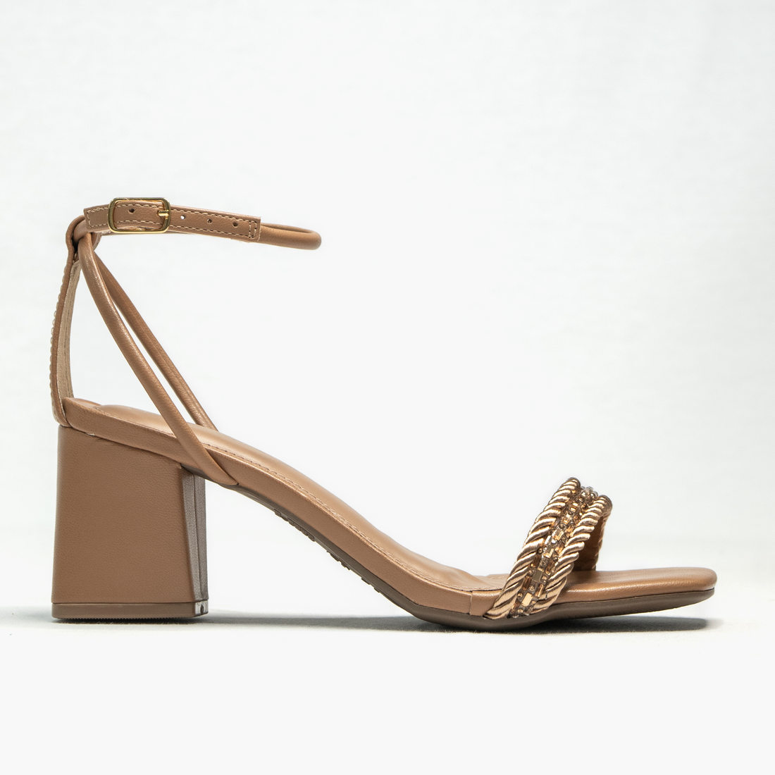 Sandália Via Marte Bico Quadrado Cabedal Trança Detalhe Miçanga Calcanhar Fechado Tira Vazada Salto Sandália Via Marte Bico Quadrado Cabedal Trança Detalhe Miçanga Calcanhar Fechado Tira Vazada Salto
