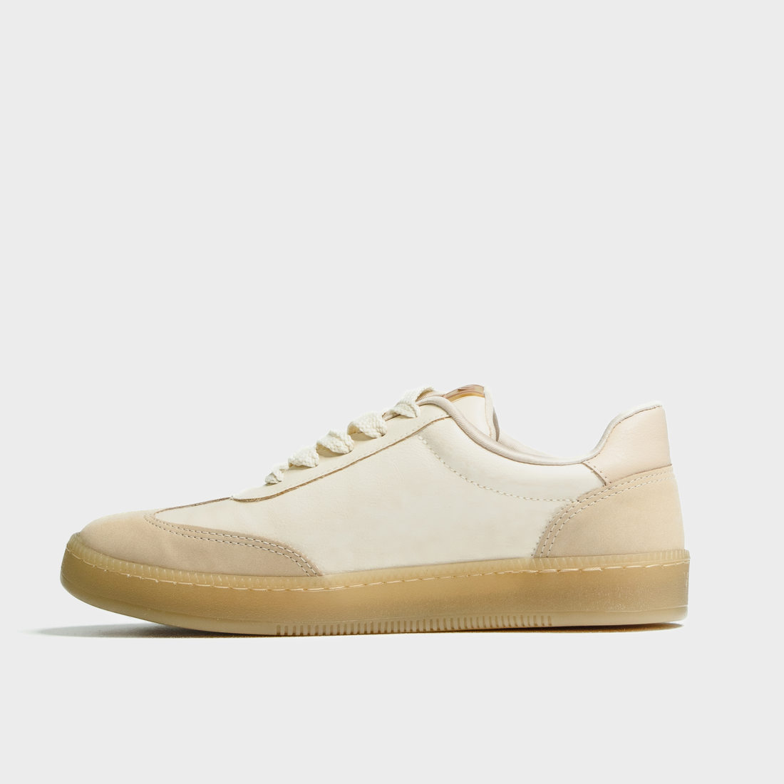 Tênis Via Marte com Recortes Detalhe Pesponto Bege