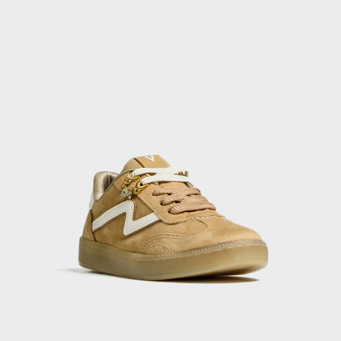 Tênis Via Marte Camurça Lateral Pingente Logo Acompanha Dois Cadarço Bege Tênis Via Marte Camurça Lateral Pingente Logo Acompanha Dois Cadarço Bege