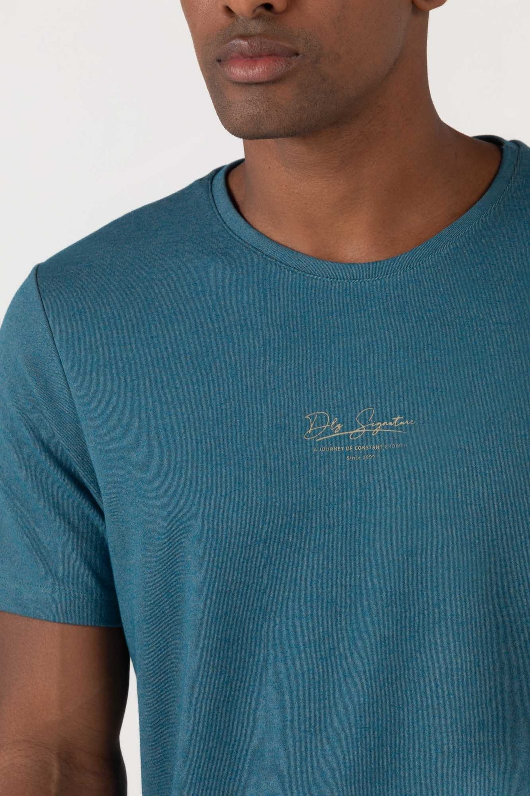 Camiseta Dlz Regular Algodão Poliéster Manga Curta Estampa Escrita Emborrachado Azul