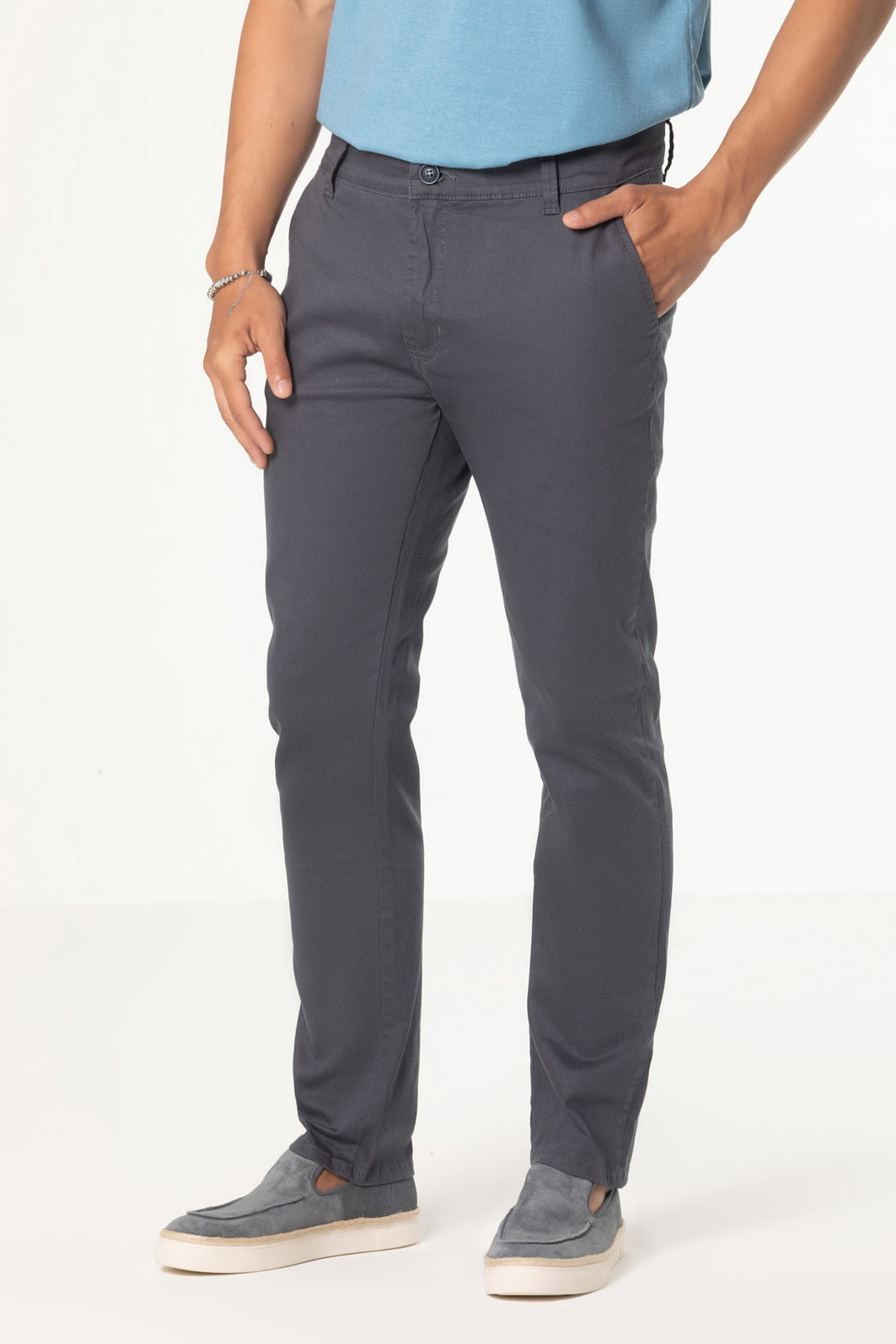 Calça Dlz Chino Slim Algodão Elastano Aplicação Bordado Logo Bolso Faca Chumbo Calça Dlz Chino Slim Algodão Elastano Aplicação Bordado Logo Bolso Faca Chumbo