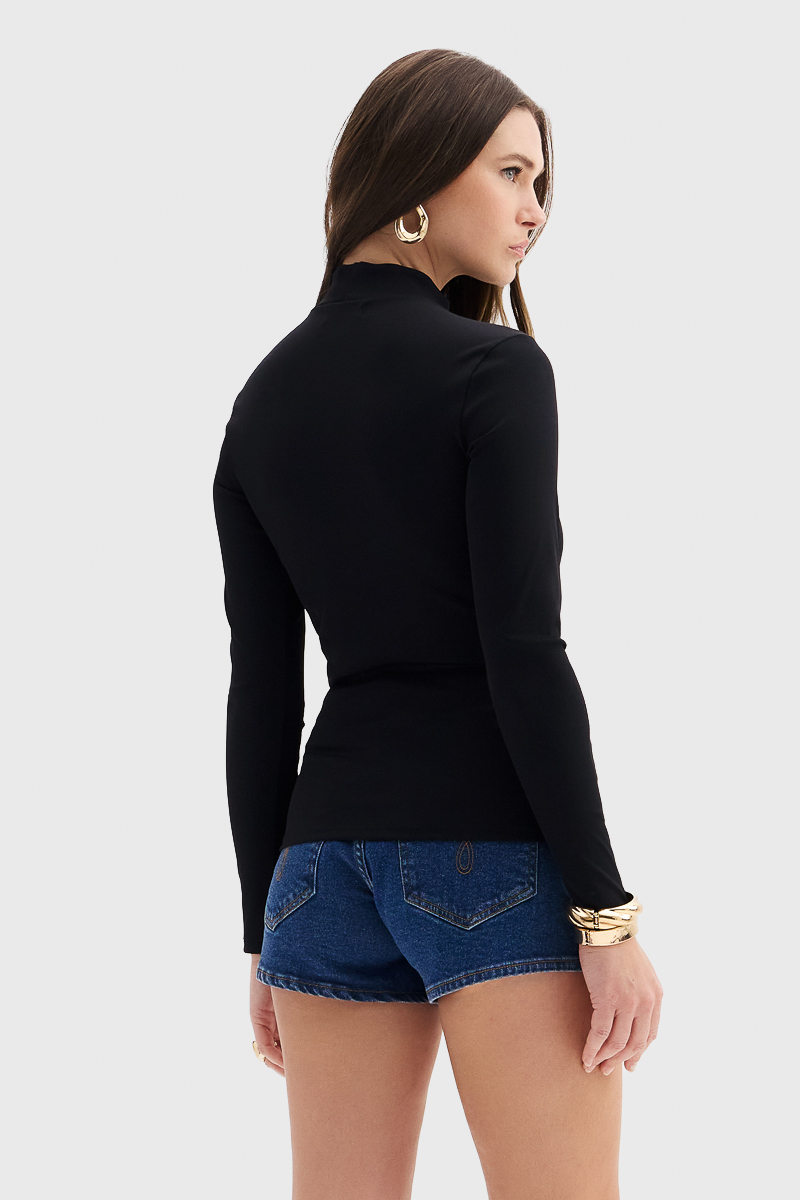 Blusa Flor de Lis Poliamida Elastano Gola Alta Manga Longa Lisa Preto Blusa Flor de Lis Poliamida Elastano Gola Alta Manga Longa Lisa Preto