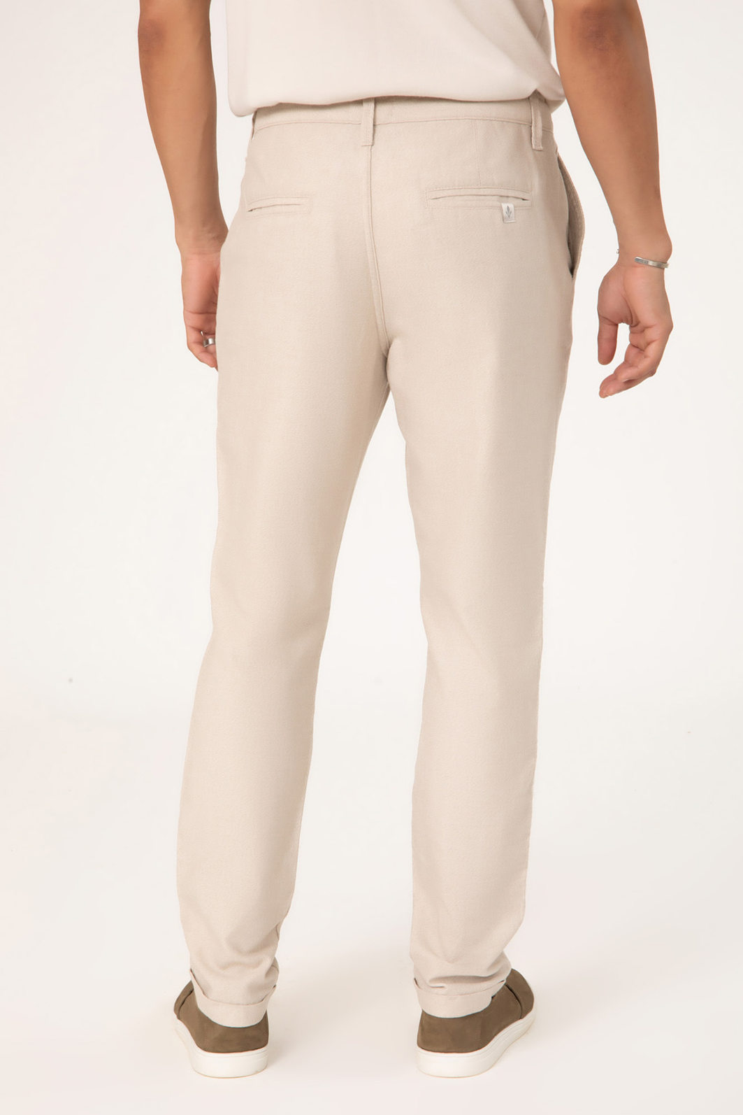 Calça Cropped Dlz AML Bolso Faca Aplicação Bordado Logo Barra Dobrada Bege